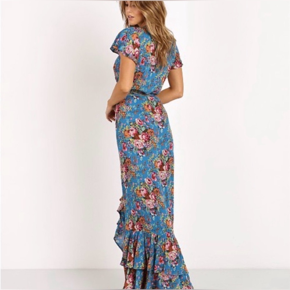 Auguste Wrap Dress Sz 6 Blue Floral Maxi Ruffled Flutter Sleeve
Hi-Lo Hem - Picture 3 of 9